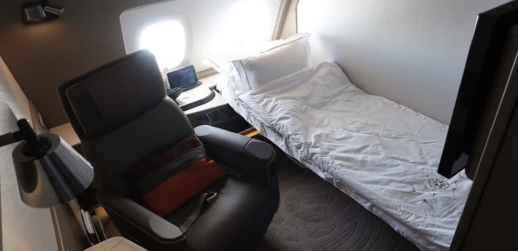 Top 10 Best Airlines For First Class Transport Reviews