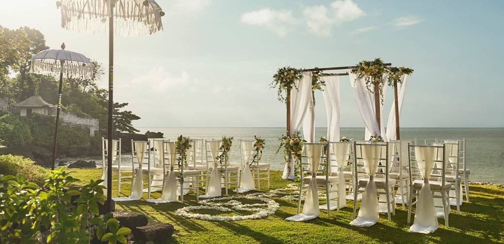 Best Four Seasons Resort For A Wedding Or Honeymoon