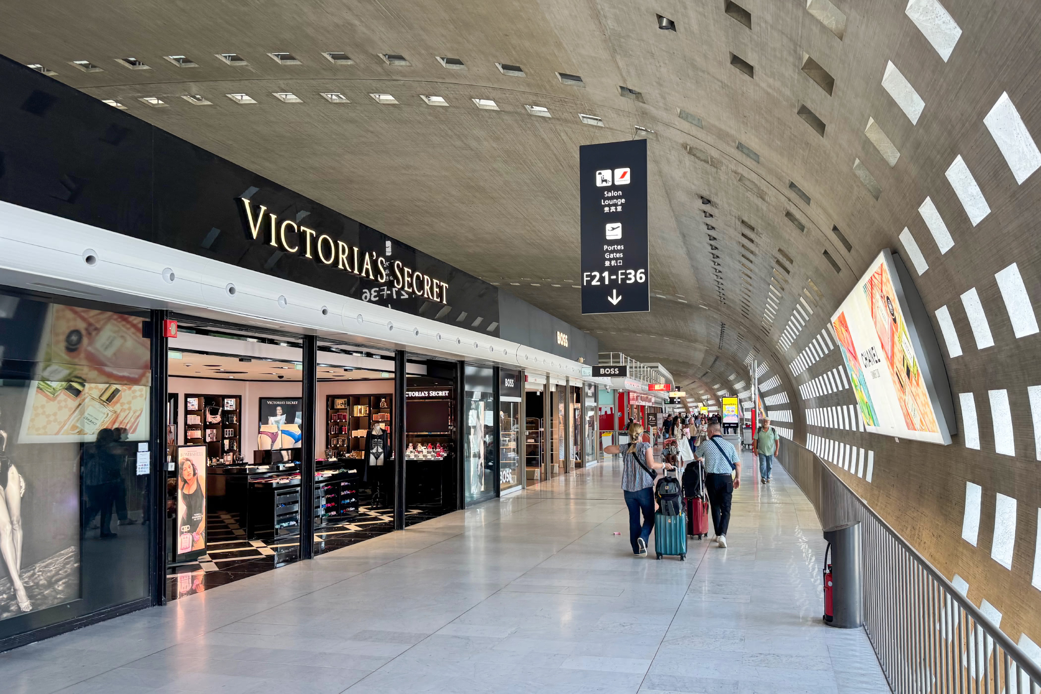 Paris Charles de Gaulle T2 Shops