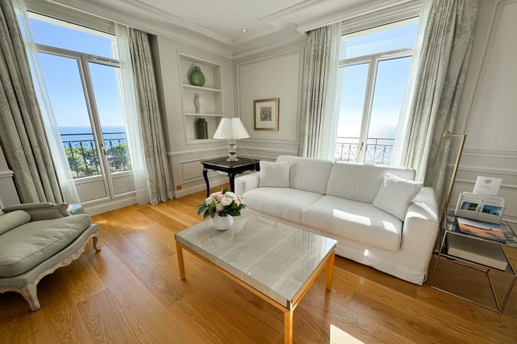 Grand-Hotel du Cap-Ferrat Four Seasons Sea-View Suite Lounge