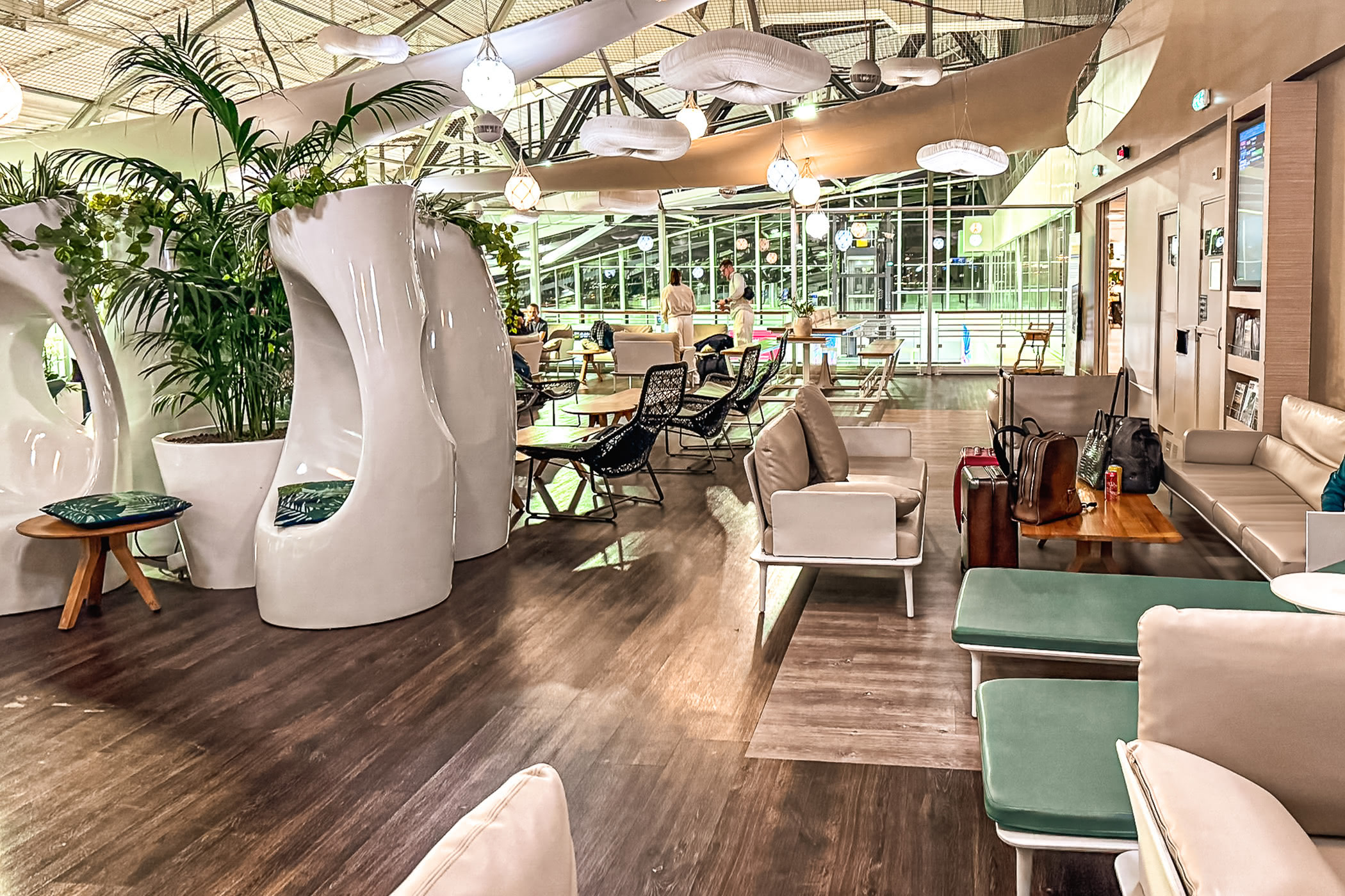 Nice Airport Lounge Garden Area