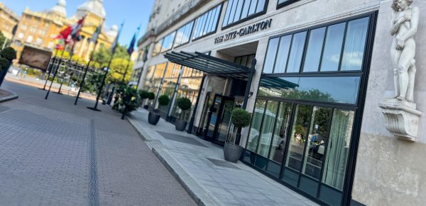 Ritz Carlton Budapest Entrance