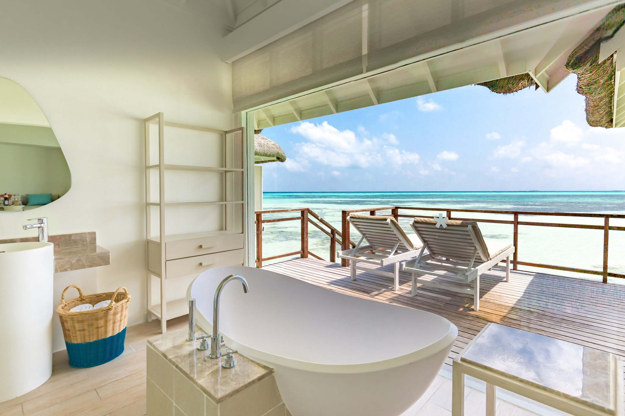 LUX* South Ari Atoll Water Villa Bath