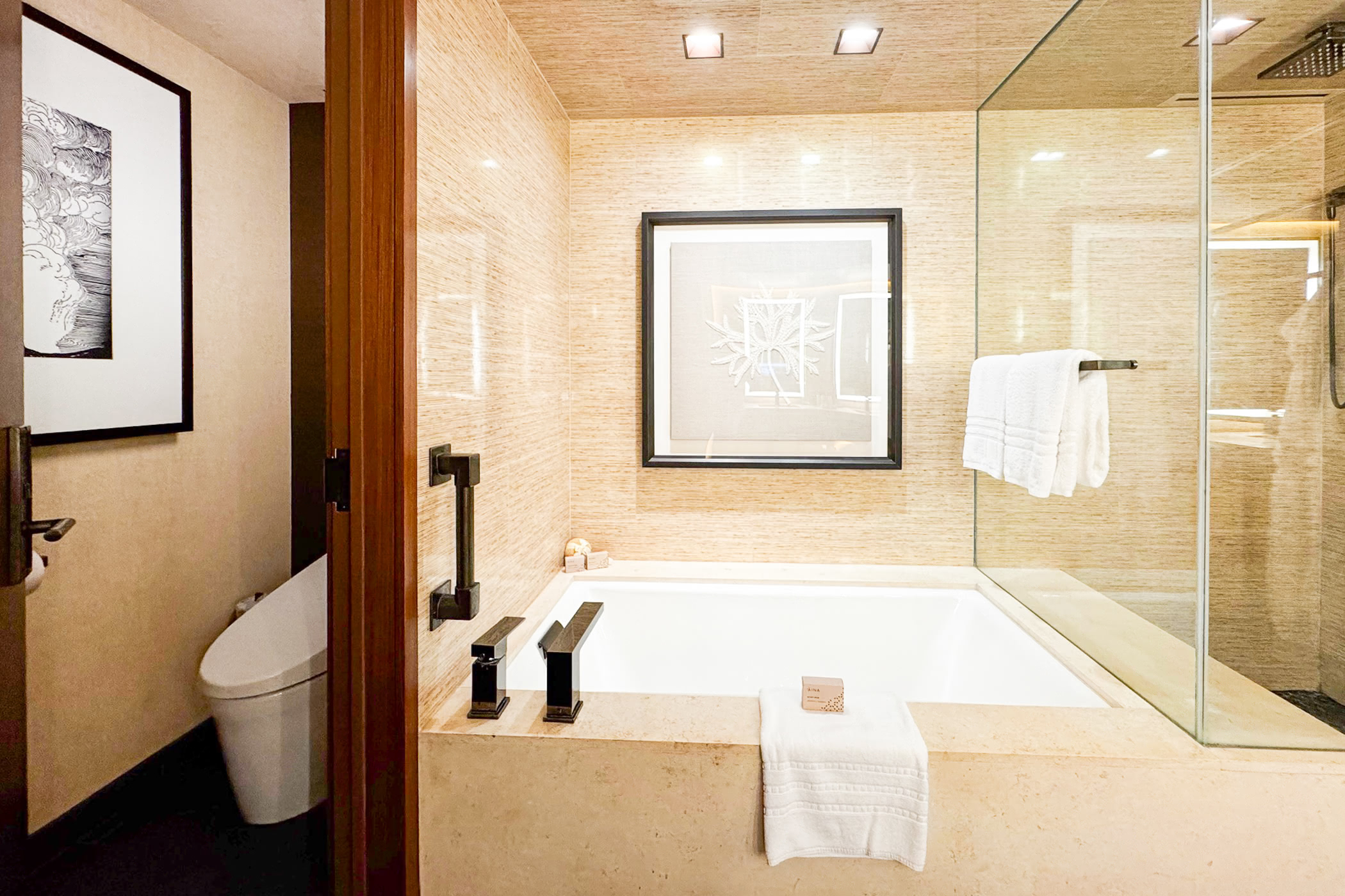 Four Seasons Lanai Bathroom