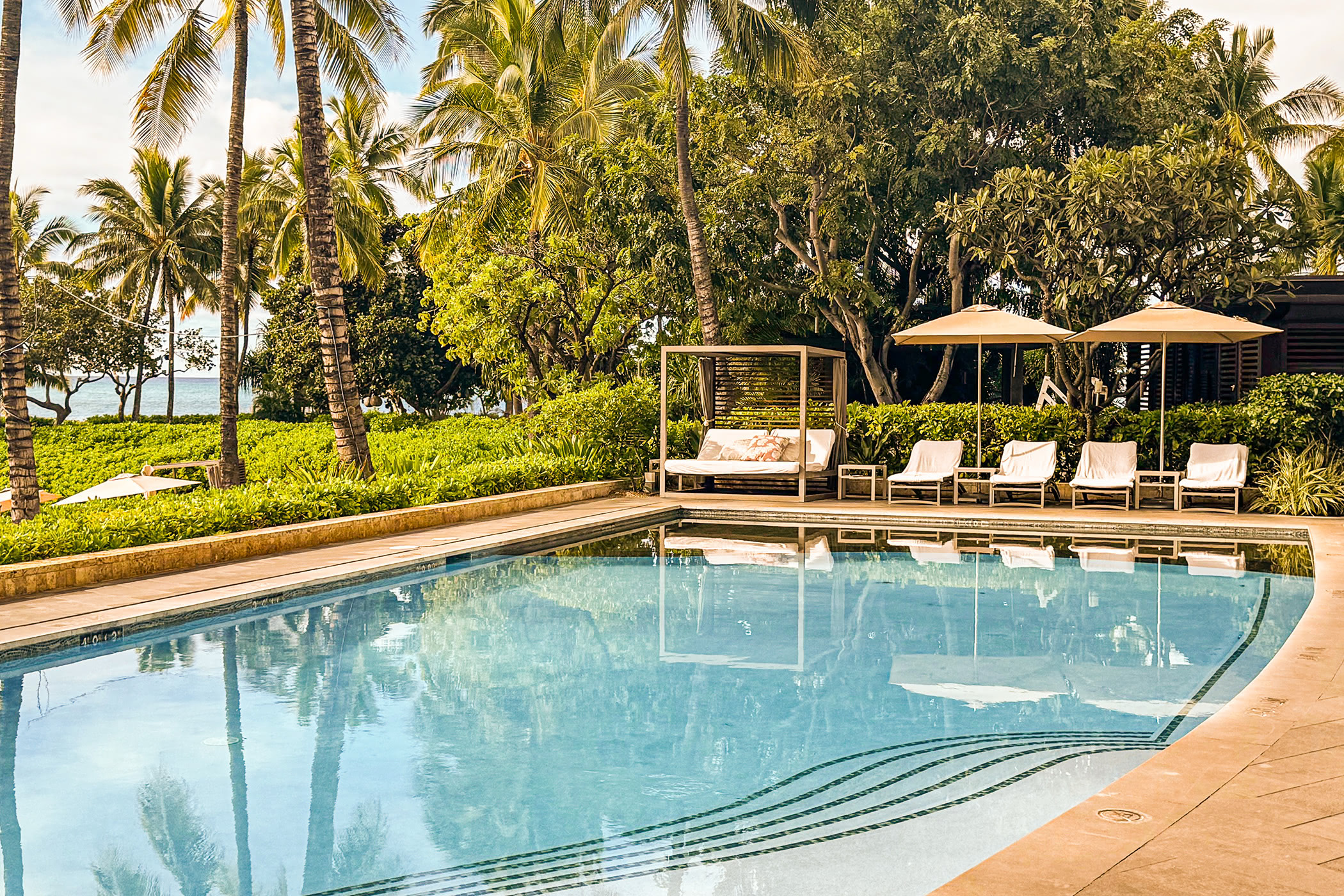 Four Seasons Oahu Beachfront Pool 2