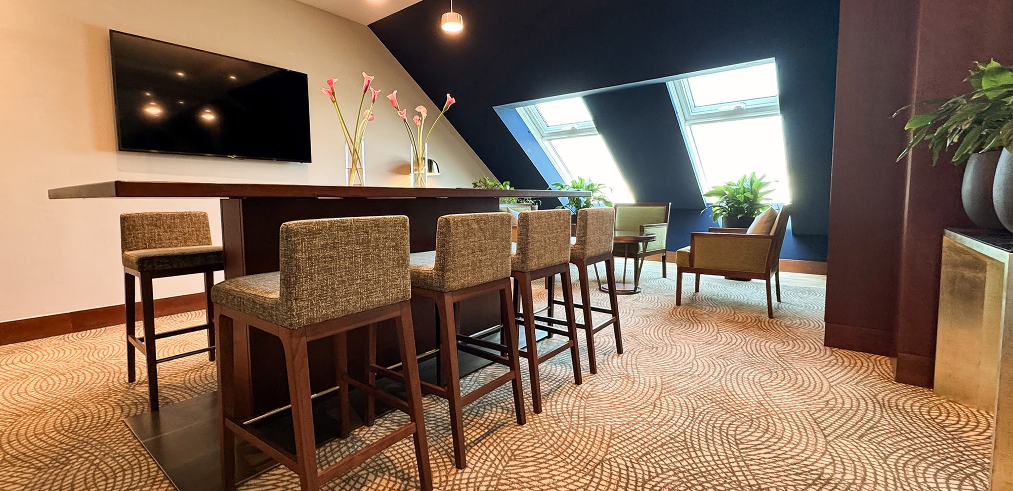 ritz-carlton-vienna-club-lounge-high-seats